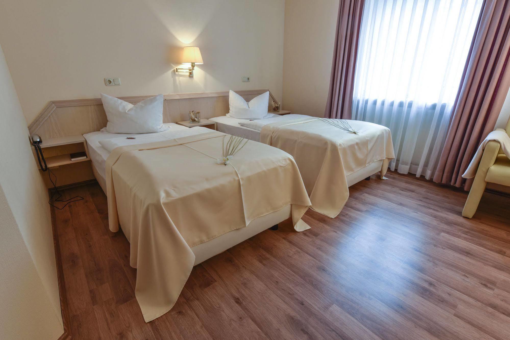 Osterfeld Atrium Hotel Amadeus מראה חיצוני תמונה